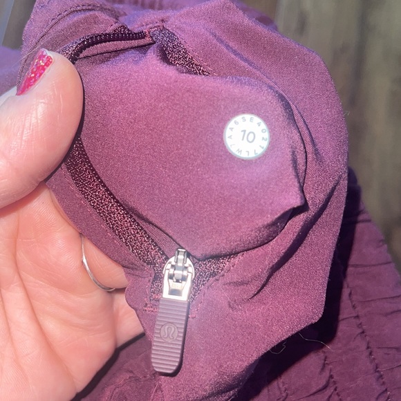 lululemon tracker shorts size 10 - Picture 6 of 13